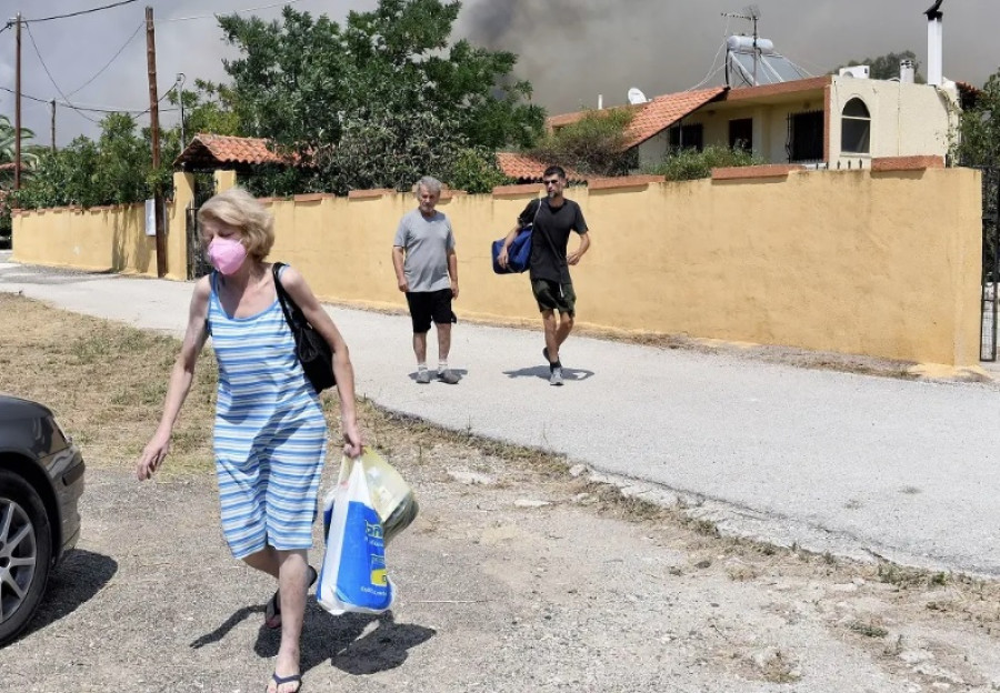 Βασιλακόπουλος: Μάσκα όσοι είναι κοντά σε πυρκαγιές-Μέτρα για ευπαθείς ομάδες