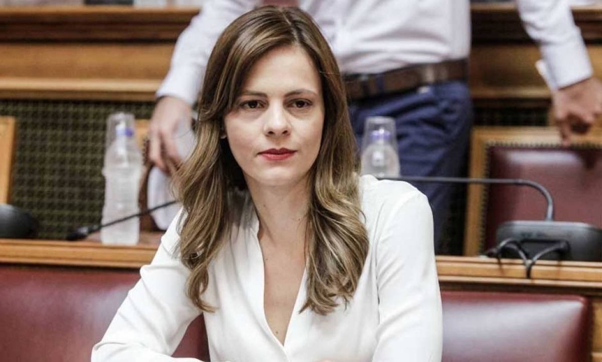 Αχτσιόγλου: Για την κυβέρνηση Μητσοτάκη οτιδήποτε δημόσιο είναι και προβληματικό
