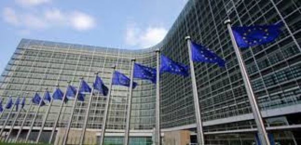 Κομισιόν: Διευρύνει την έρευνα για τη χαμηλή φορολογία των πολυεθνικών
