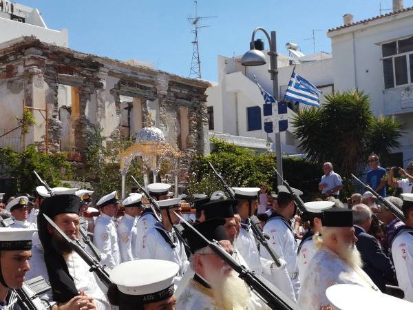 Κορύφωση του Δεκαπενταύγουστου στην Τήνο -Χιλιάδες πιστοί στην Μεγαλόχαρη