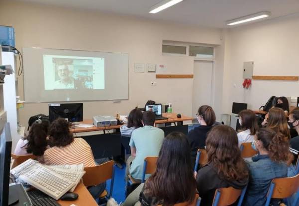 Μέντορες της INTERAMERICAN συζητούν σημαντικά θέματα με μαθητές Δευτεροβάθμιας Εκπαίδευσης