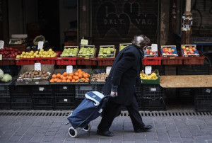 Η ακρίβεια «πονοκεφαλιάζει» τους Έλληνες-Τι γνώμη έχουν για τον πόλεμο