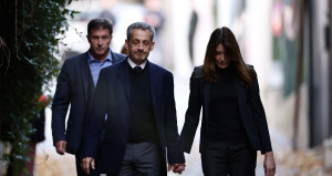 Γαλλία: Αποφυλακίζεται ο Σαρκοζί - Θα βρίσκεται υπό δικαστική επιτήρηση