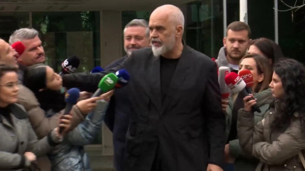 Ο Ράμα έσπρωξε γυναίκα δημοσιογράφο on camera- Θύελλα αντιδράσεων