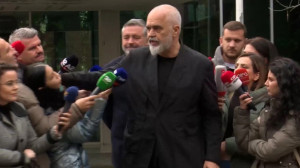 Ο Ράμα έσπρωξε γυναίκα δημοσιογράφο on camera- Θύελλα αντιδράσεων