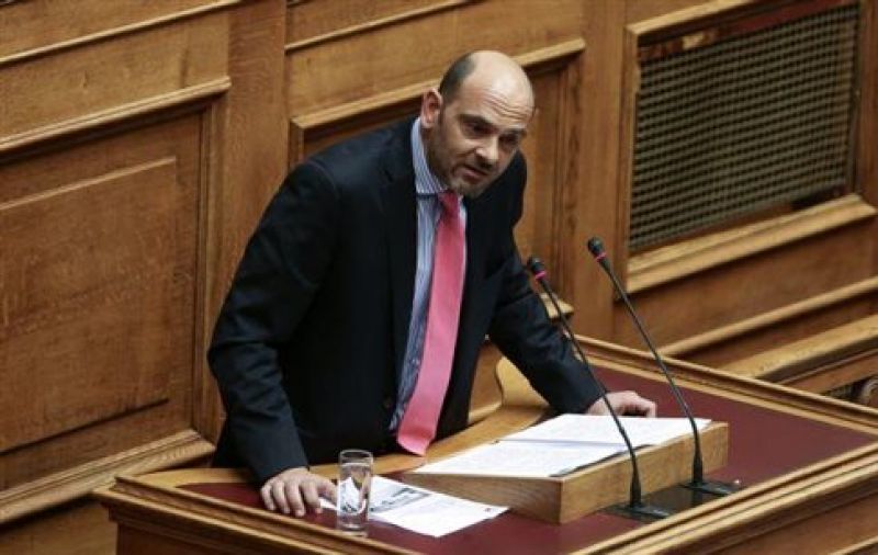 Χυδαίες εκφράσεις στην ολομέλεια της Βουλής-Βουλευτής «έχασε» τον έλεγχο