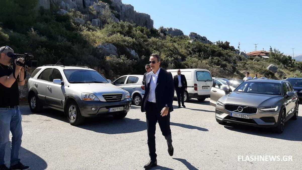 Συγκίνηση στο μνημόσυνο του Κωνσταντίνου Μητσοτάκη στα Χανιά