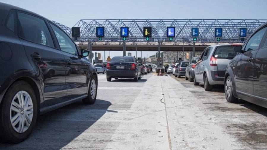 Έντονος προβληματισμός στο Μαξίμου για το άνοιγμα των διαπεριφερειακών μετακινήσεων