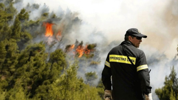 Πολύ υψηλός κίνδυνος πυρκαγιάς σε 5 περιφέρειες το Σάββατο