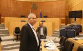 Κύπρος: Δημοψήφισμα για «συγκροτημένη έξοδο από το ευρώ» θέλει το ΑΚΕΛ