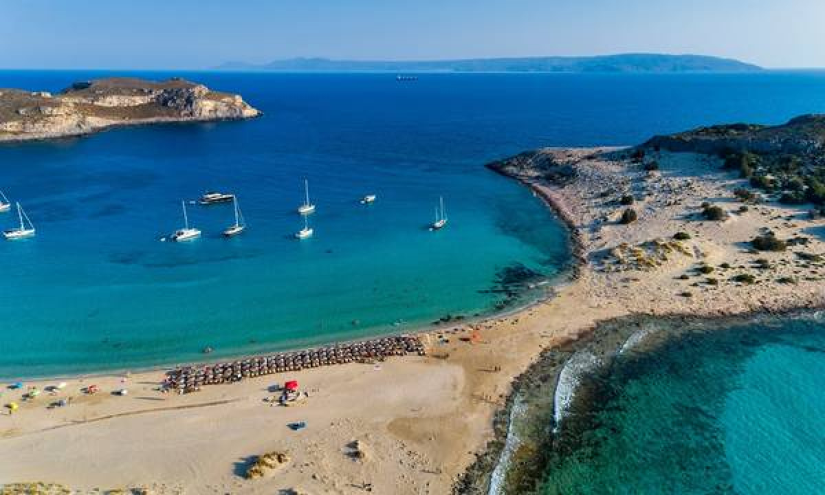 Ελαφόνησος-Μήλος: Ιδανικά μέρη για οικογενειακές διακοπές λέει διάσημη βρετανίδα blogger