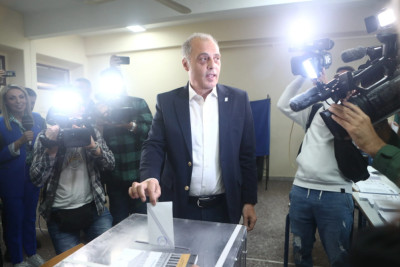 Ψήφισε ο Βελόπουλος- Άφησε ανοιχτό το ενδεχόμενο νοθείας