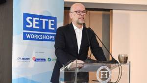Ρέτσος προς επιχειρήσεις και εργαζομένους στον τουρισμό: Ψυχραιμία και υπομονή