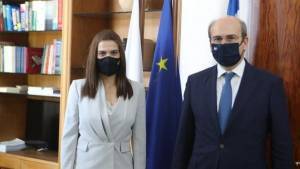 Οι ενεργειακές σχέσεις Ελλάδας-Κύπρου στη συνάντηση Χατζηδάκη-Πηλείδου