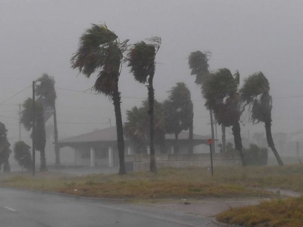 Τουλάχιστον 14 οι νεκροί από τον καταστροφικό τυφώνα Χάρβεϊ