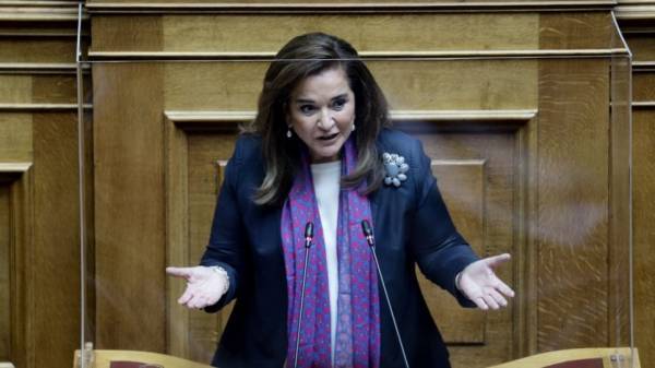 Μπακογιάννη: Να ξεφύγουμε από την ποδοσφαιροποίηση της πολιτικής