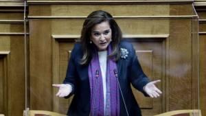 Μπακογιάννη: Να ξεφύγουμε από την ποδοσφαιροποίηση της πολιτικής