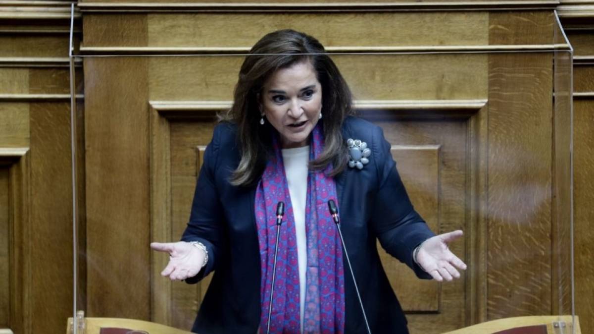 Μπακογιάννη: Να ξεφύγουμε από την ποδοσφαιροποίηση της πολιτικής