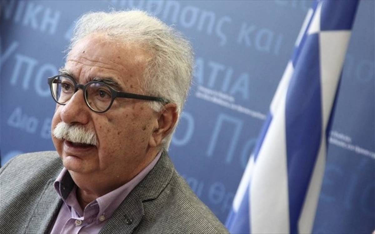 Βέλη φιλολόγων κατά Γαβρόγλου