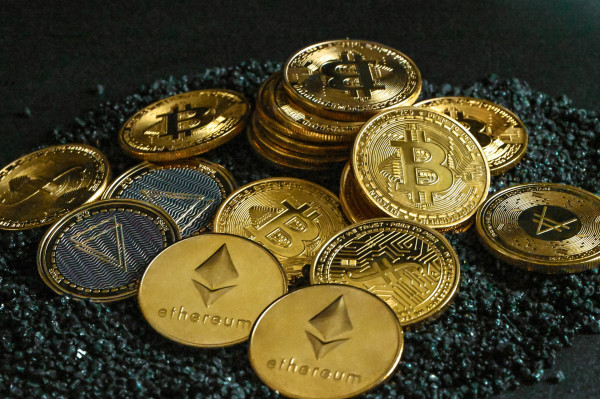 Σε χαμηλό 9μήνου η μεταβλητότητα του Bitcoin – Τα ΑΙ altcoins στο επίκεντρο