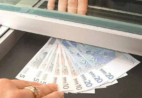 Σε θέσεις μάχης ΣΥΡΙΖΑ και ΝΔ - Νέα κόντρα για την οικονομία