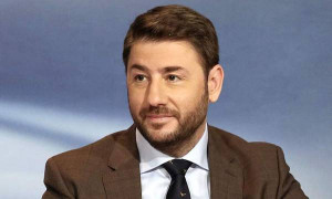 Ανδρουλάκης: «Παράλυτη» κυβέρνηση-Δεν θα βάλω από το…παράθυρο ΝΔ και ΣΥΡΙΖΑ