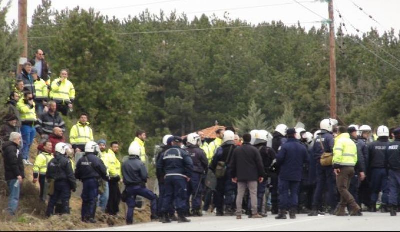 Συνεχίζουν τις κινητοποιήσεις οι μεταλλωρύχοι στις Σκουριές