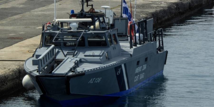 Στα Σφακιά οδηγήθηκε ιστιοφόρο με 59 μετανάστες- Δύο συλλήψεις