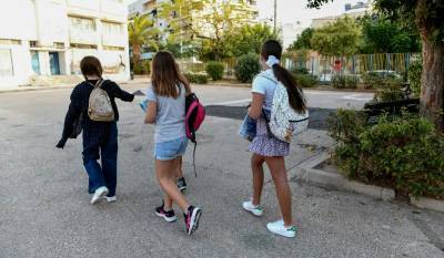 Λάρισα: 35 μαθητές κινδυνεύουν να χάσουν τη χρονιά λόγω γονέων-αρνητών
