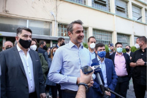 Στο Γαλάτσι ο Μητσοτάκης- Συνάντηση με πολίτες