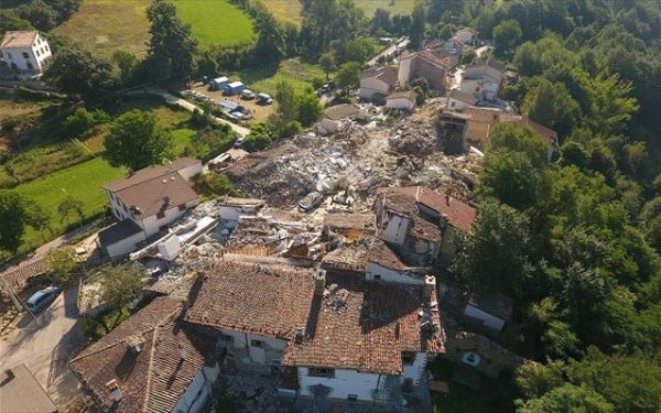 Ιταλία: Στους 278 οι νεκροί-Συνεχίζεται η «μάχη» με τα συντρίμμια
