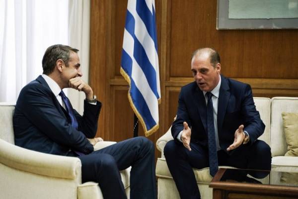 Σε εξέλιξη η συνάντηση Μητσοτάκη - Βελόπουλου