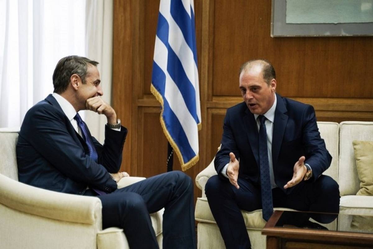 Σε εξέλιξη η συνάντηση Μητσοτάκη - Βελόπουλου