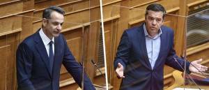 «Σύγκρουση» Μητσοτάκη-Τσίπρα στη Βουλή με φόντο τις πυρκαγιές
