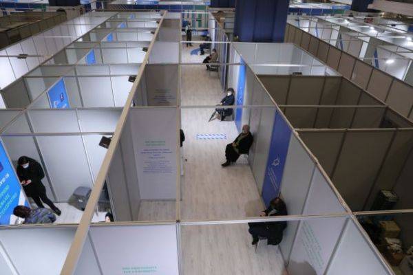 Κοντά στο 70% οι εμβολιασμοί σε όλες τις ηλικιακές ομάδες