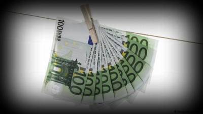 Η ΕΕ... λύγισε: Αποσύρεται η «μαύρη λίστα» ξεπλύματος χρήματος