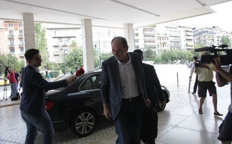 "Πάγωσαν" οι διαπραγματεύσεις- Στο Μαξίμου για... οδηγίες Τσακαλώτος-Σταθάκης