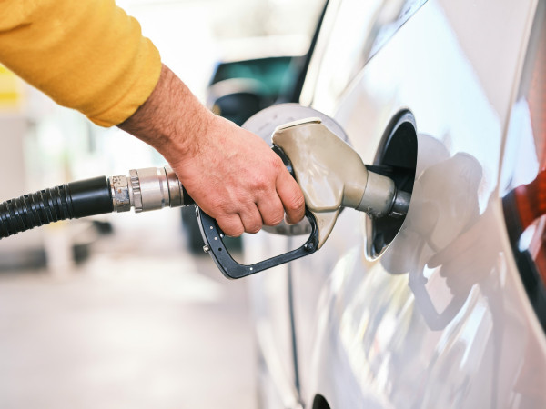 ΕΕ: Σε φόρους το 50% της τιμής της βενζίνης – Στην 5η θέση η Ελλάδα