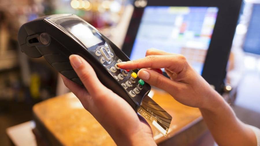«Φρενάρει» ο αριθμός των συναλλαγών με κάρτες πληρωμών
