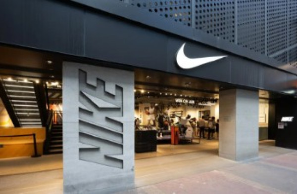 Nike: Νέες περικοπές και επιστροφή στις «αθλητικές» ρίζες υπό τον νέο CEO