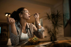 Τι σημαίνει η ώρα που τρώμε βραδινό για την υγεία της καρδιάς