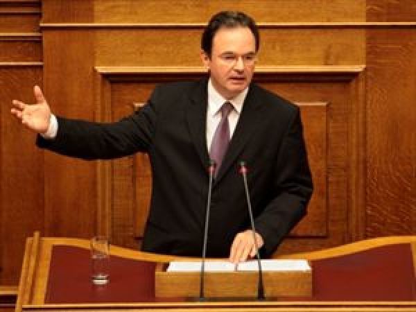 Την παραπομπή Παπακωνσταντίνου αποφάσισε η Βουλή