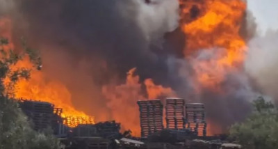 Φωτιά σε αποθήκη ξυλείας στον Ασπρόπυργο- Μήνυμα από το 112