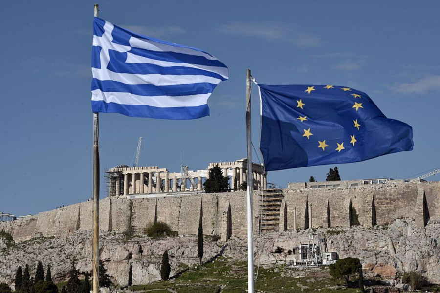 Bloomberg: Η ελληνική οικονομία ανακάμπτει, αλλά με κόστος