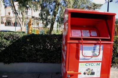 Δήμος Αθηναίων: Επεκτείνεται το δίκτυο των κόκκινων κάδων ανακύκλωσης