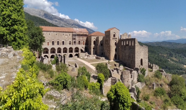 ΥΠΠΟΑ: Ανάδειξη και προσβασιμότητα στην Καστροπολιτεία του Μυστρά