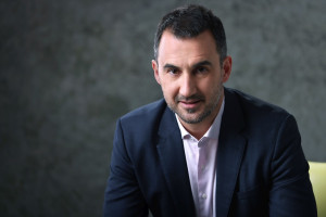 Χαρίτσης: ΣΥΡΙΖΑ-ΠΑΣΟΚ να καταψηφίσουν την επιστολική ψήφο