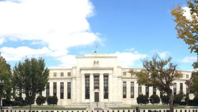 «Κατεβάζει» ταχύτητα η Fed: Αύξησε τα επιτόκια κατά 0,50%