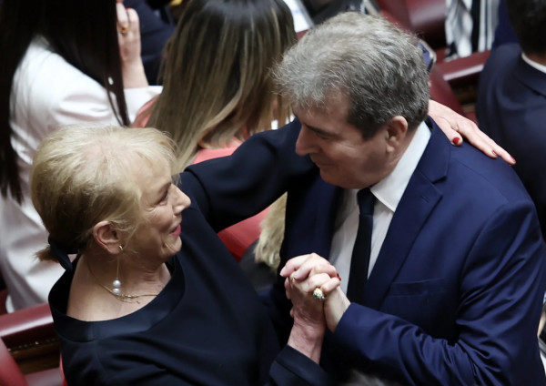 Είναι η οικονομία (και ο Χρυσοχοϊδης) ανόητε!