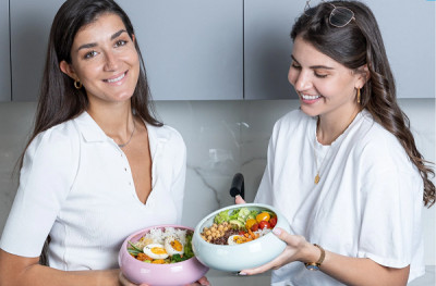 Κατερίνα Βισέρη &amp; Πηνελόπη Αναστασιάδου: Μάς δίνουν έμπνευση στην κουζίνα με το Phos Kitchenware